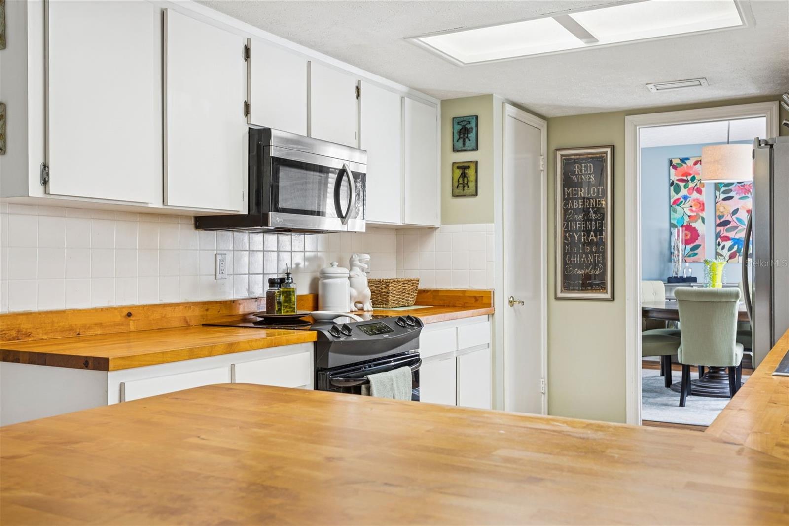 Image 11 of 50 For 413 Montrose Avenue