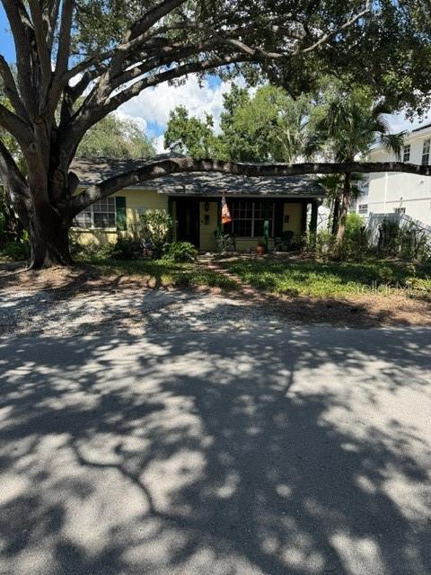Listing photo id 1 for 3033 Asbury Place