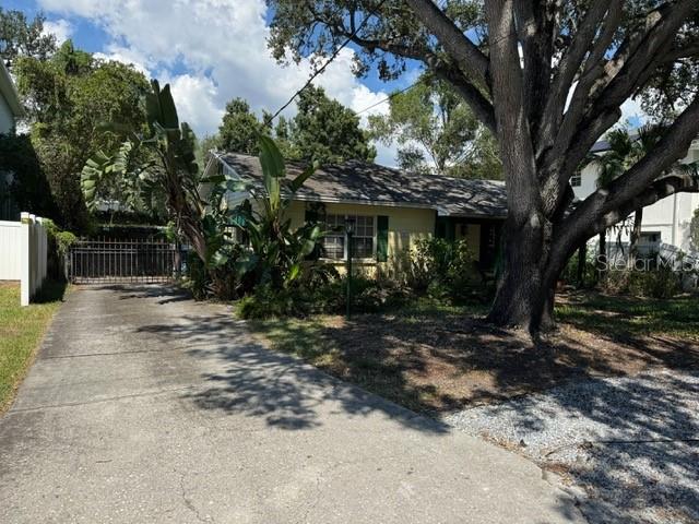 Listing photo id 2 for 3033 Asbury Place