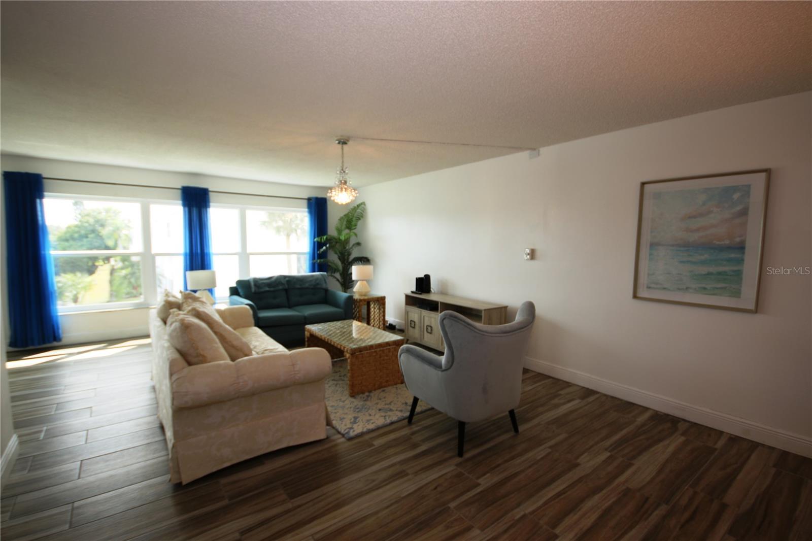 Image 4 of 40 For 1655 Highland Avenue I282