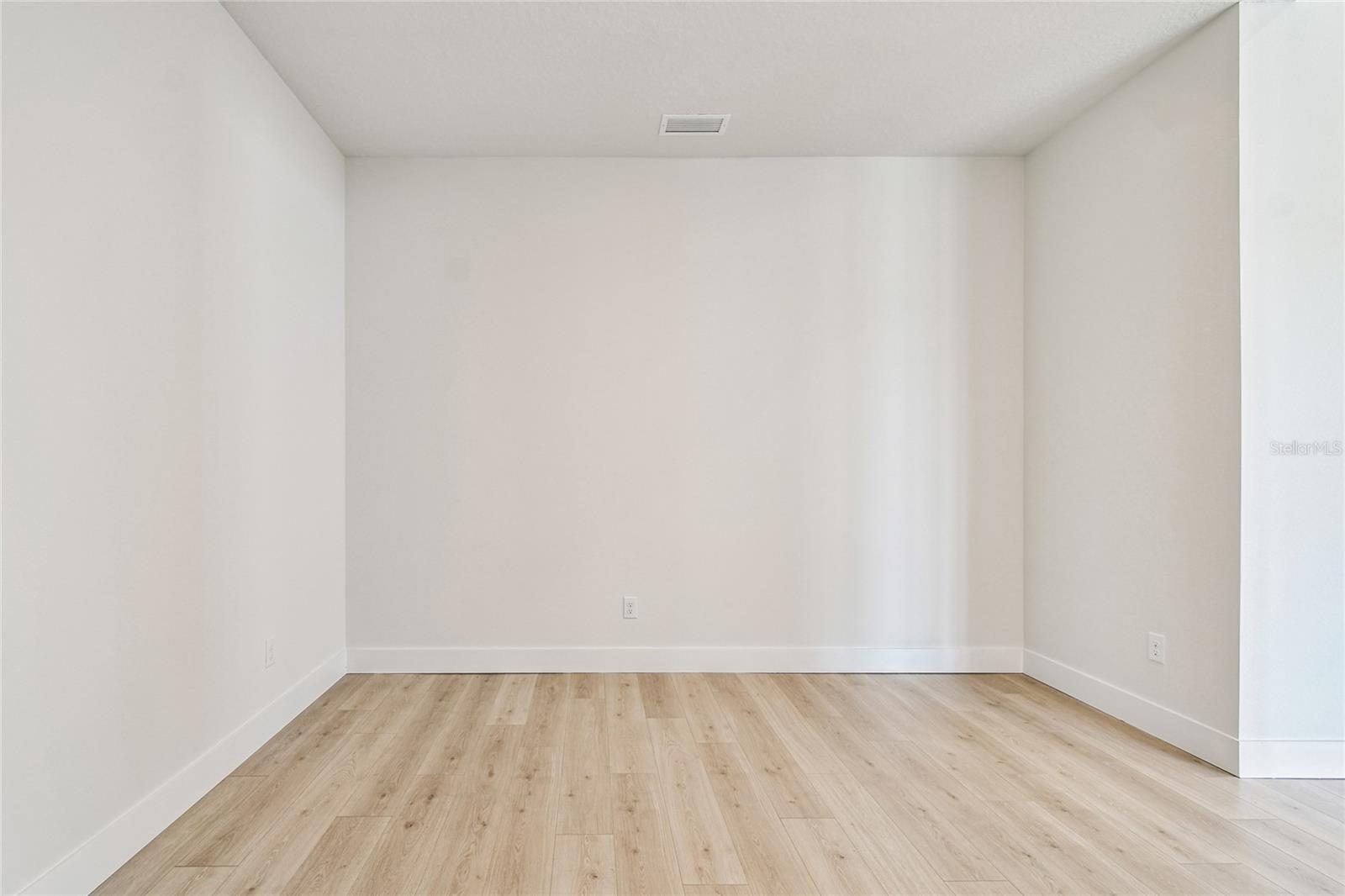 Image 20 of 59 For 17542 Foxtail Loop