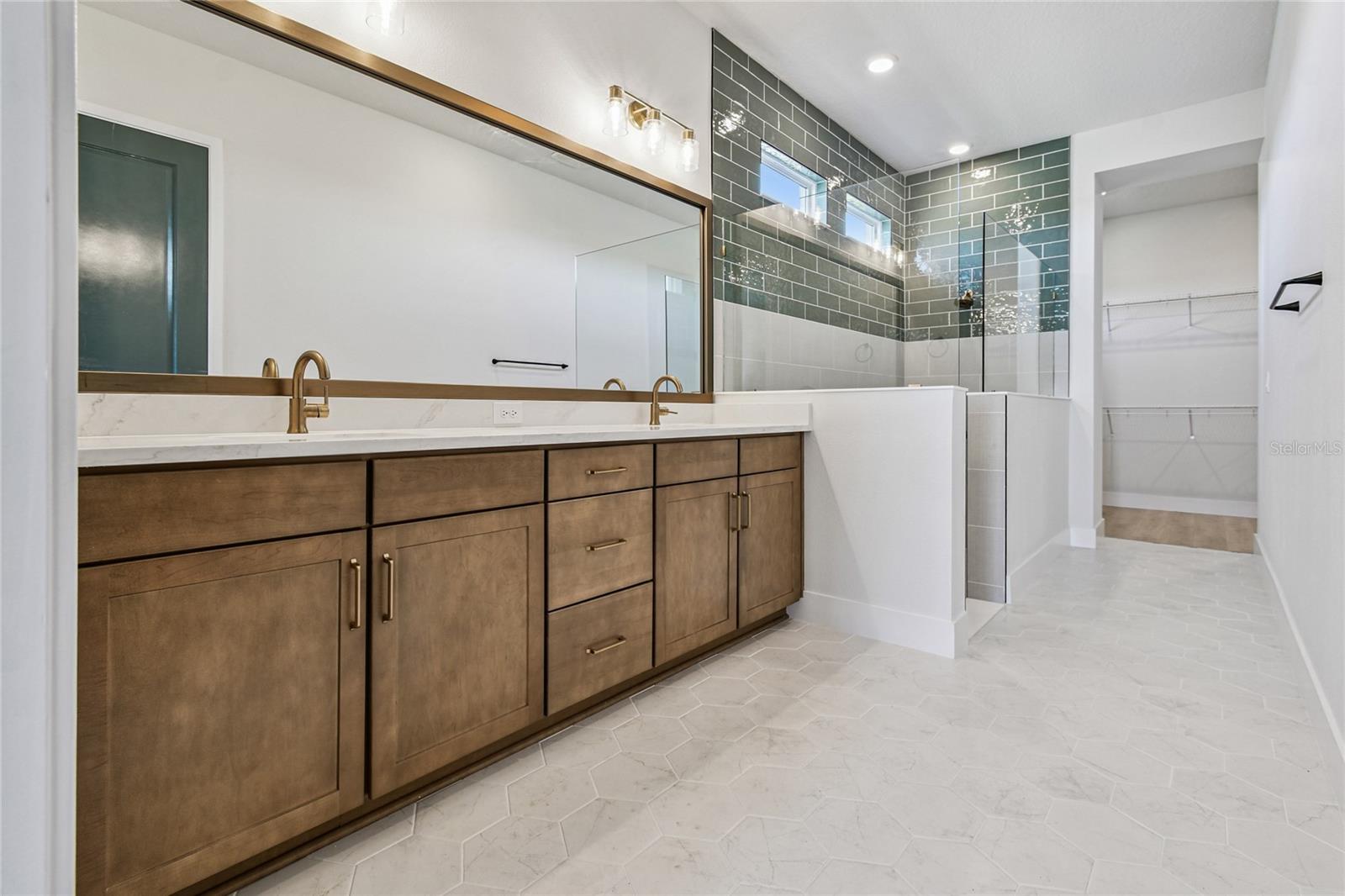 Image 25 of 59 For 17542 Foxtail Loop