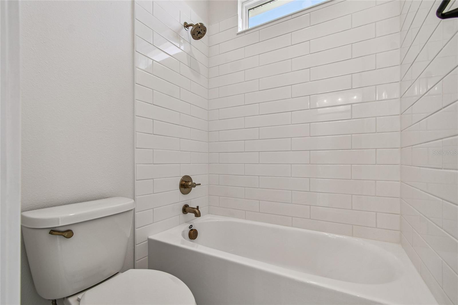 Image 36 of 59 For 17542 Foxtail Loop