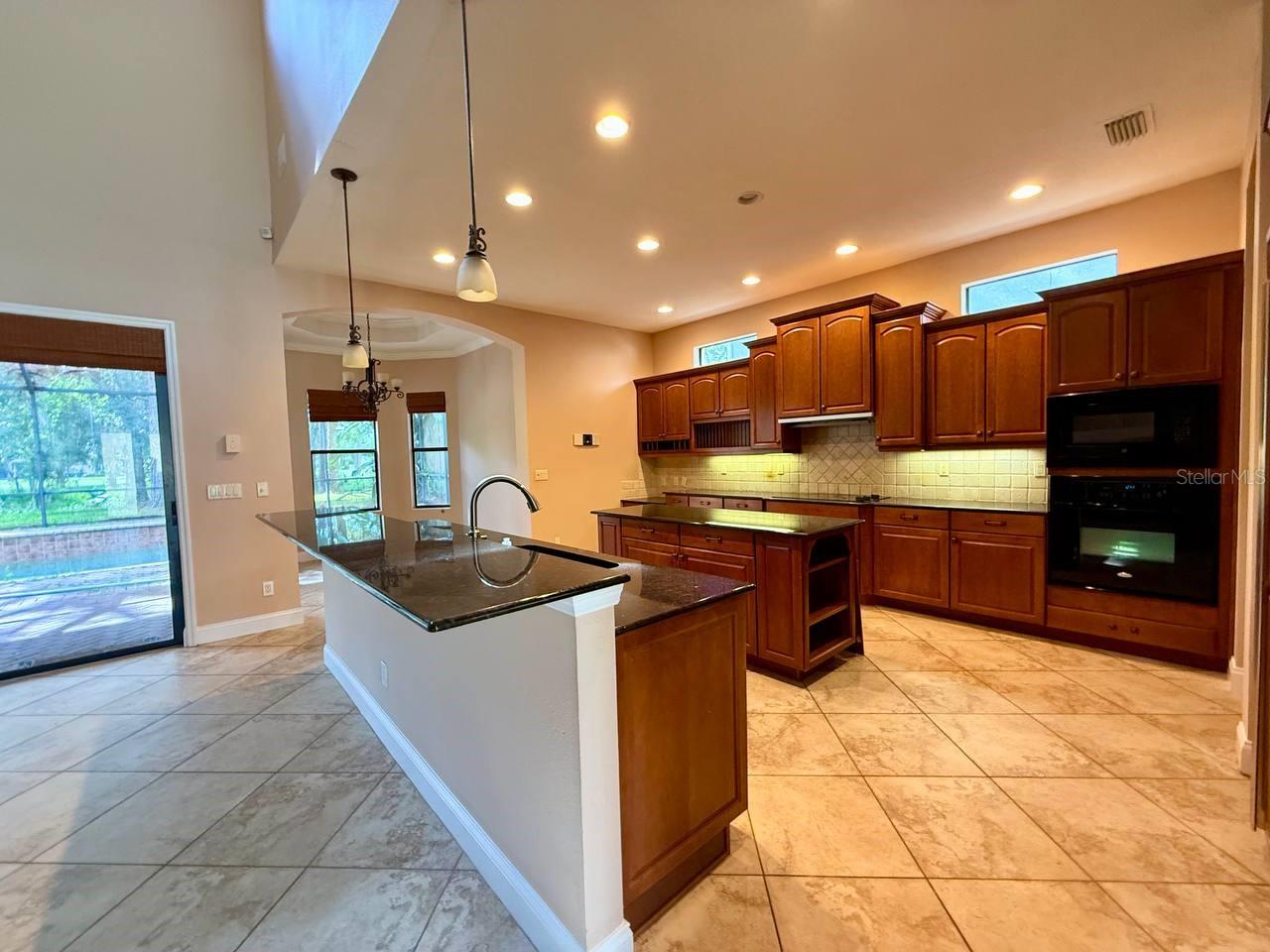 Listing photo id 11 for 12808 Eagles Entry Drive