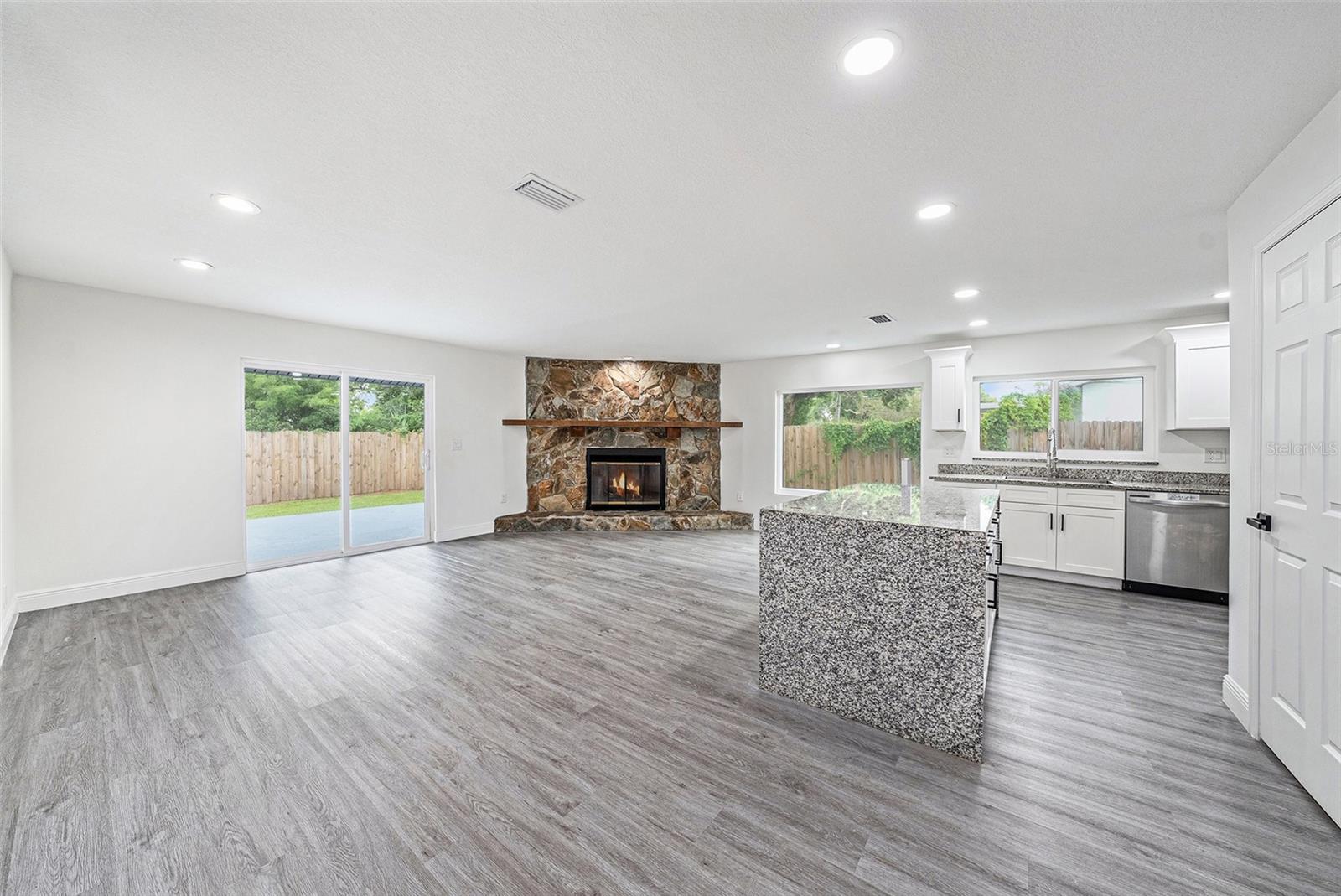 Image 4 of 25 For 2515 Lake Ellen Circle