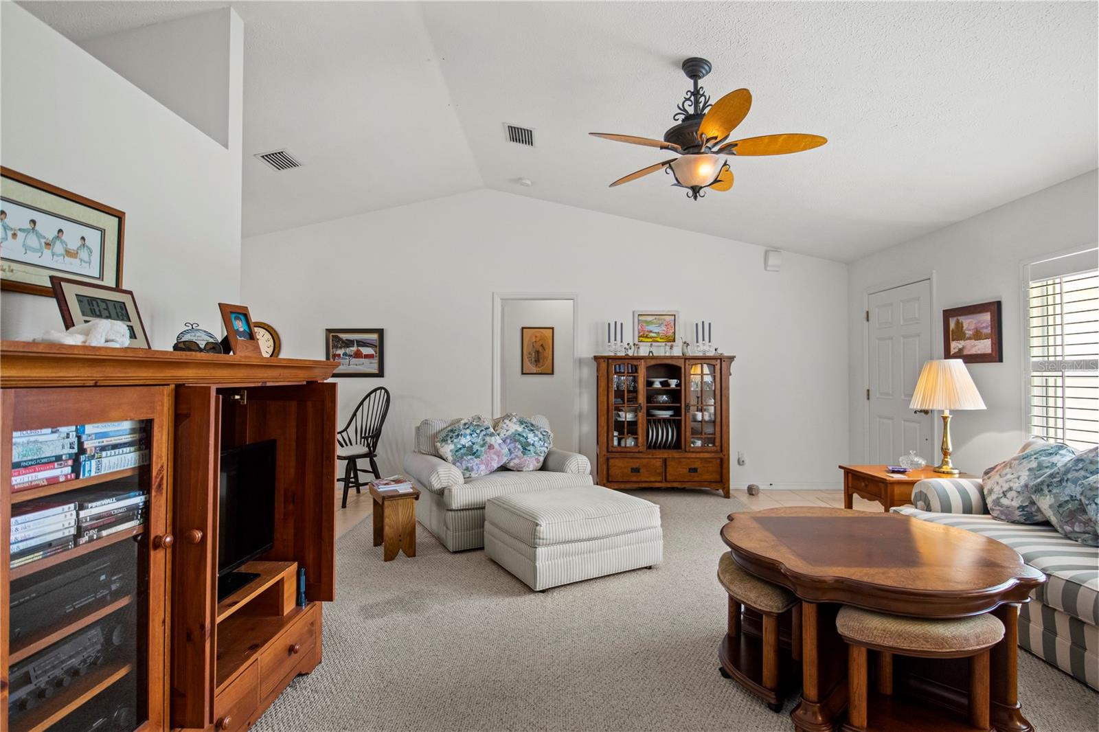 Listing photo id 10 for 1322 Brookfield Drive