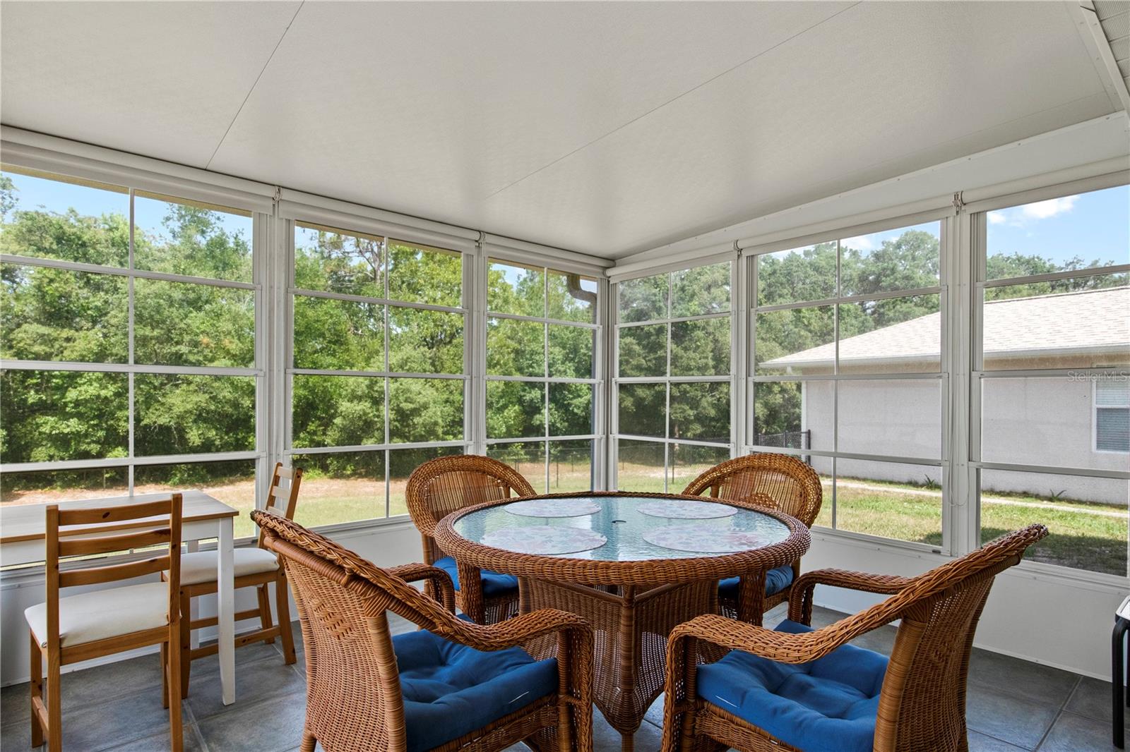 Listing photo id 27 for 1322 Brookfield Drive