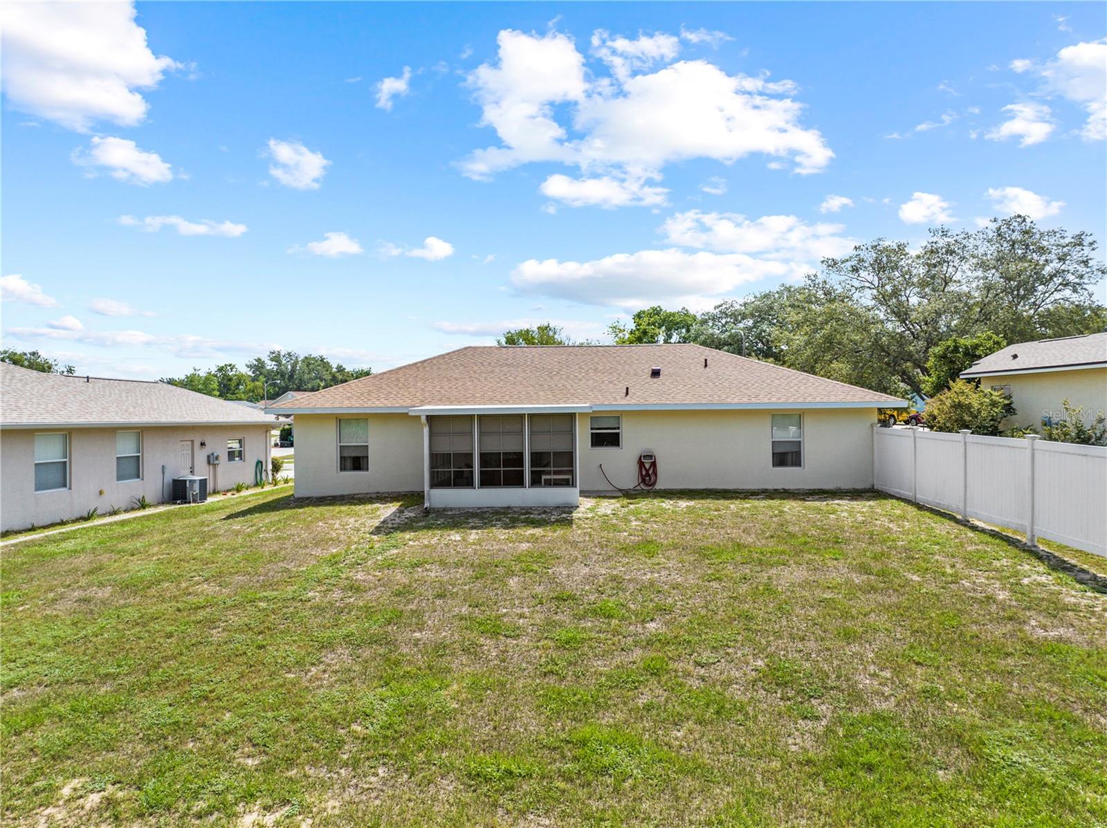 Listing photo id 29 for 1322 Brookfield Drive