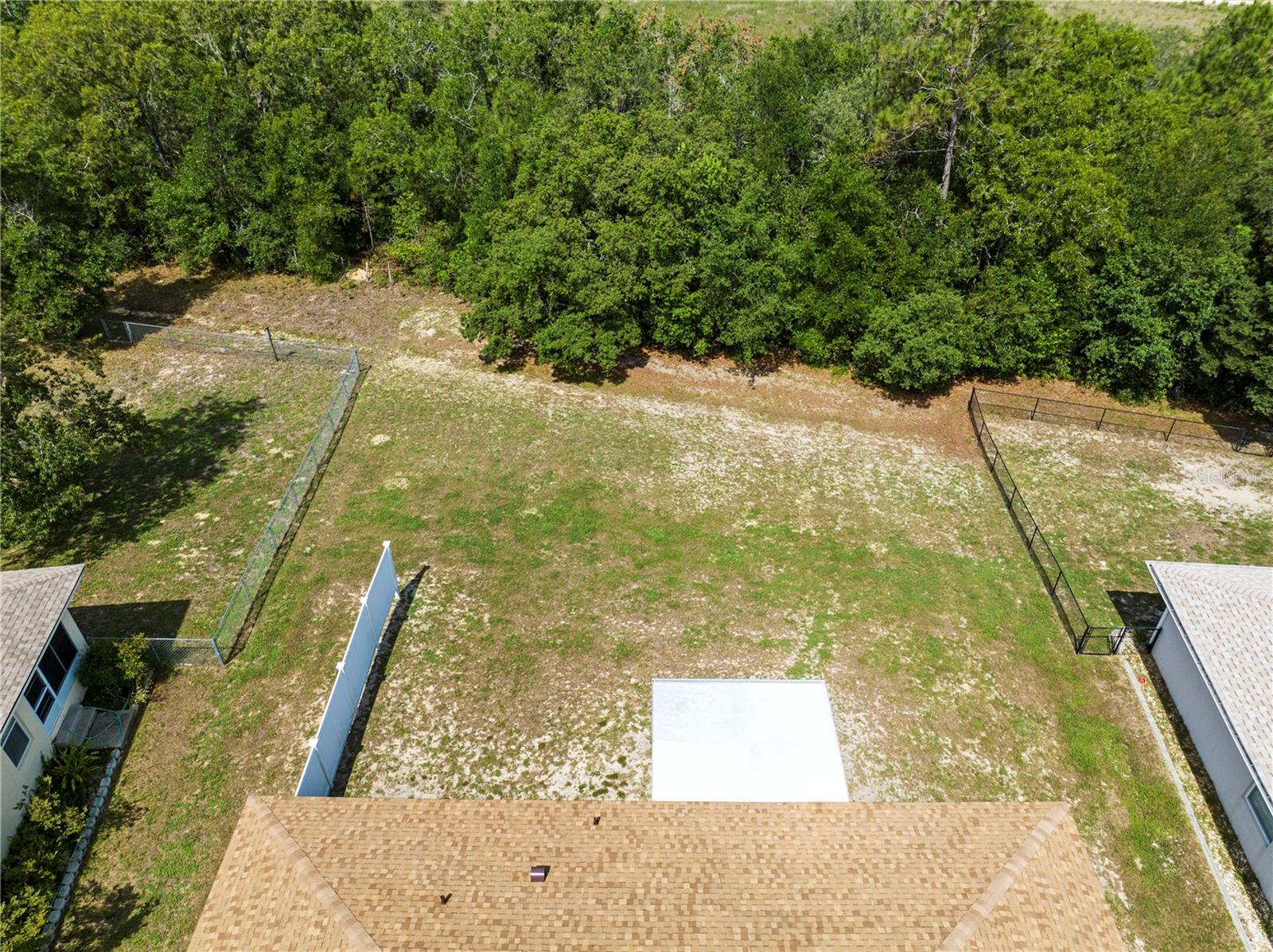 Listing photo id 30 for 1322 Brookfield Drive