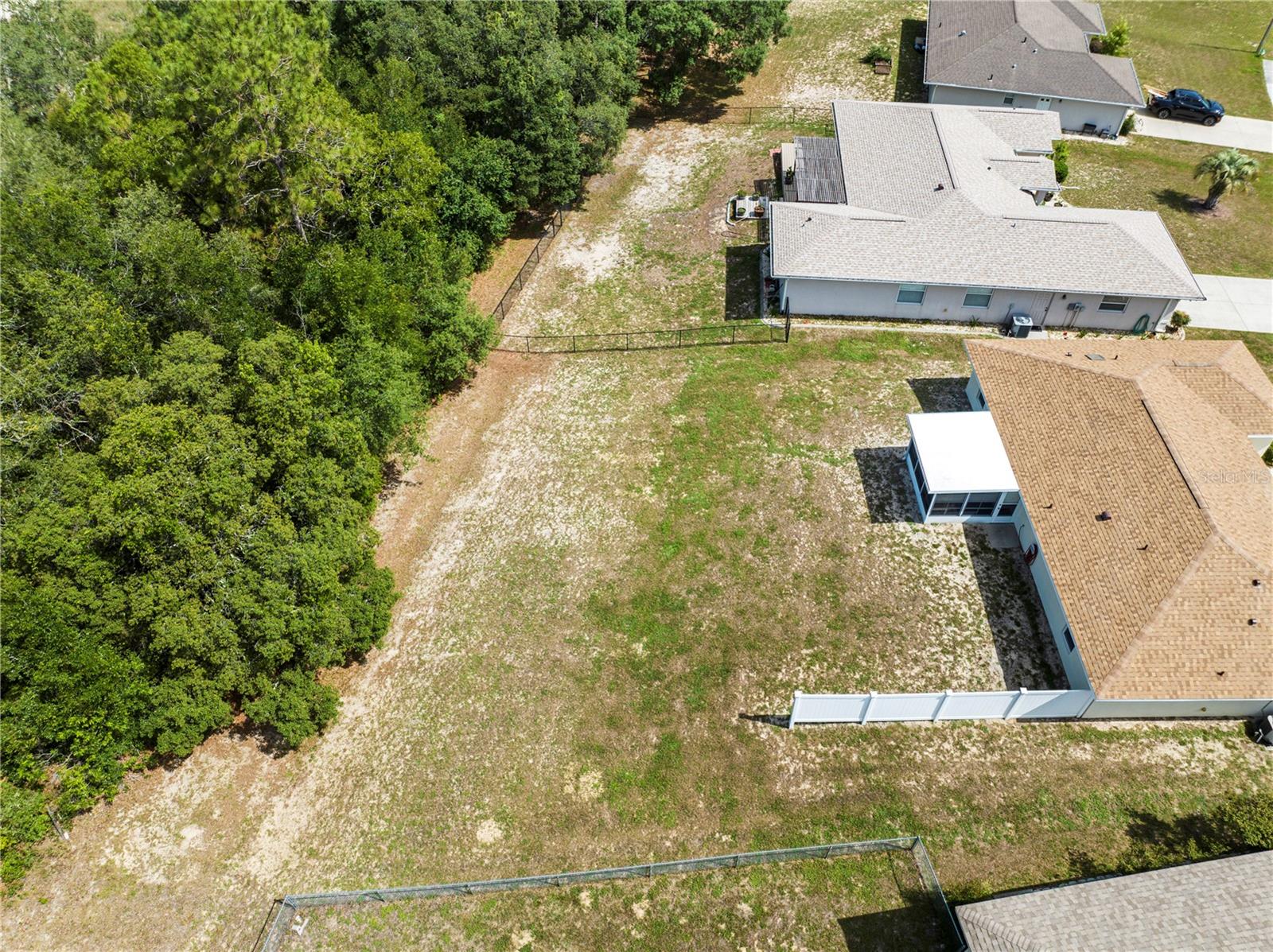 Listing photo id 31 for 1322 Brookfield Drive
