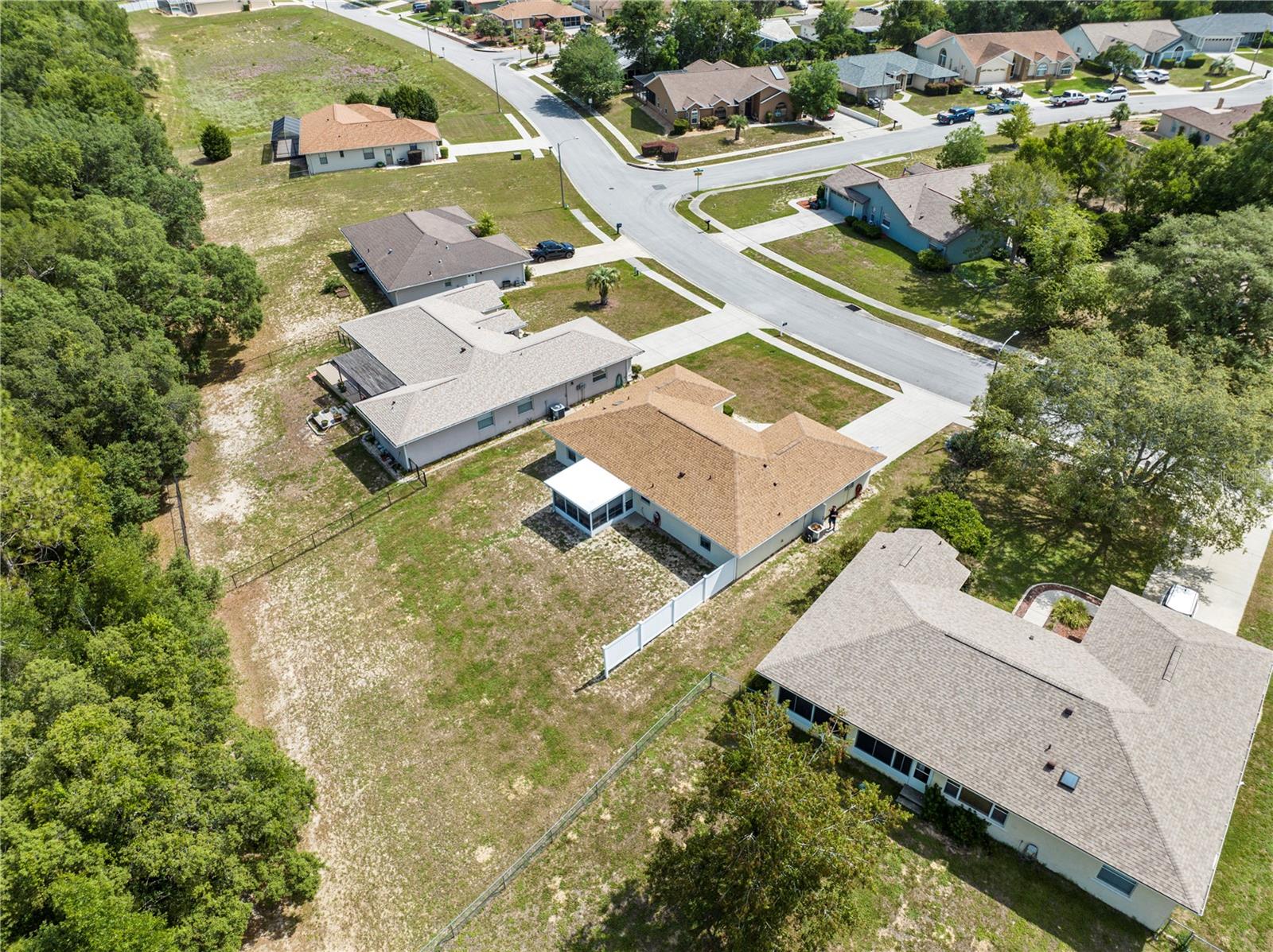Listing photo id 32 for 1322 Brookfield Drive