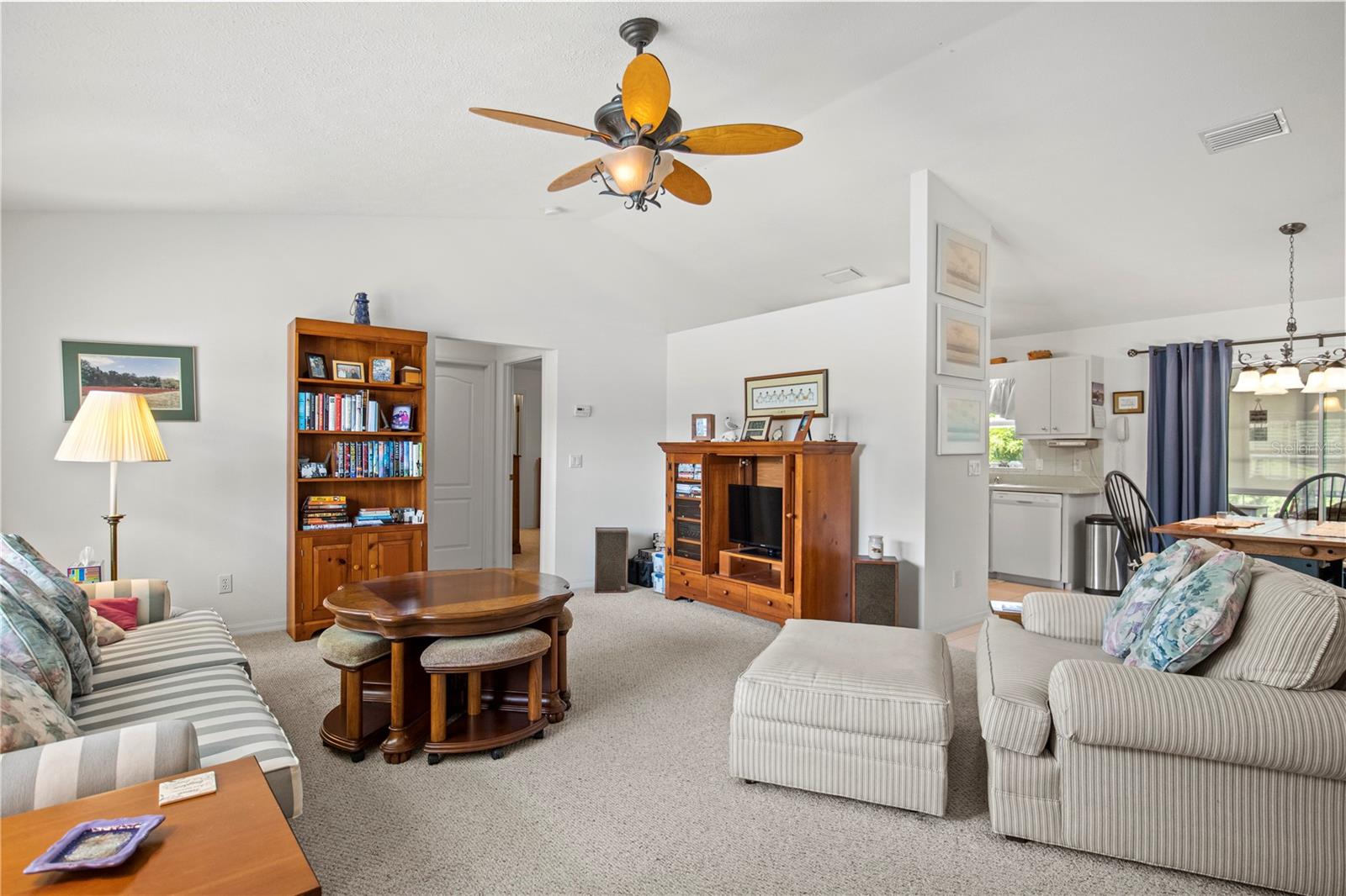 Listing photo id 2 for 1322 Brookfield Drive