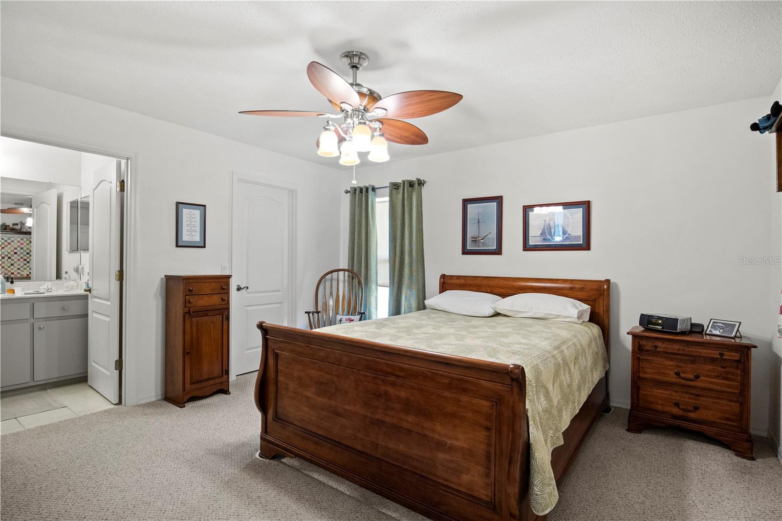 Listing photo id 3 for 1322 Brookfield Drive