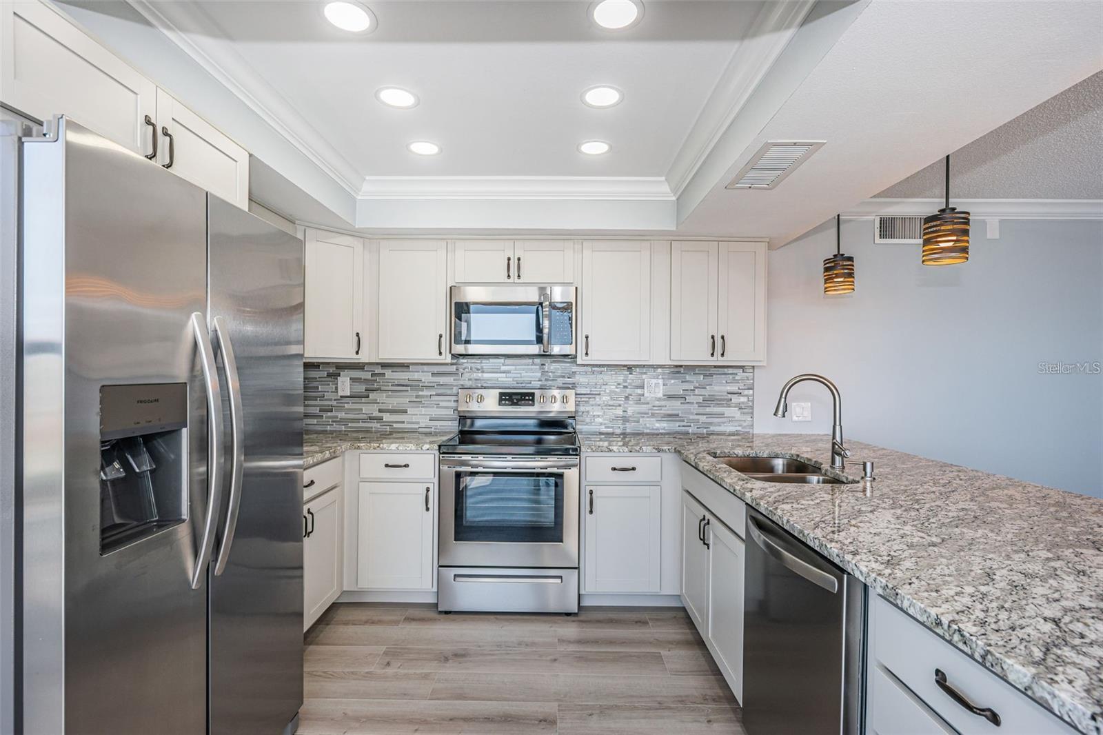 Image 10 of 19 For 6279 Sun Boulevard 604