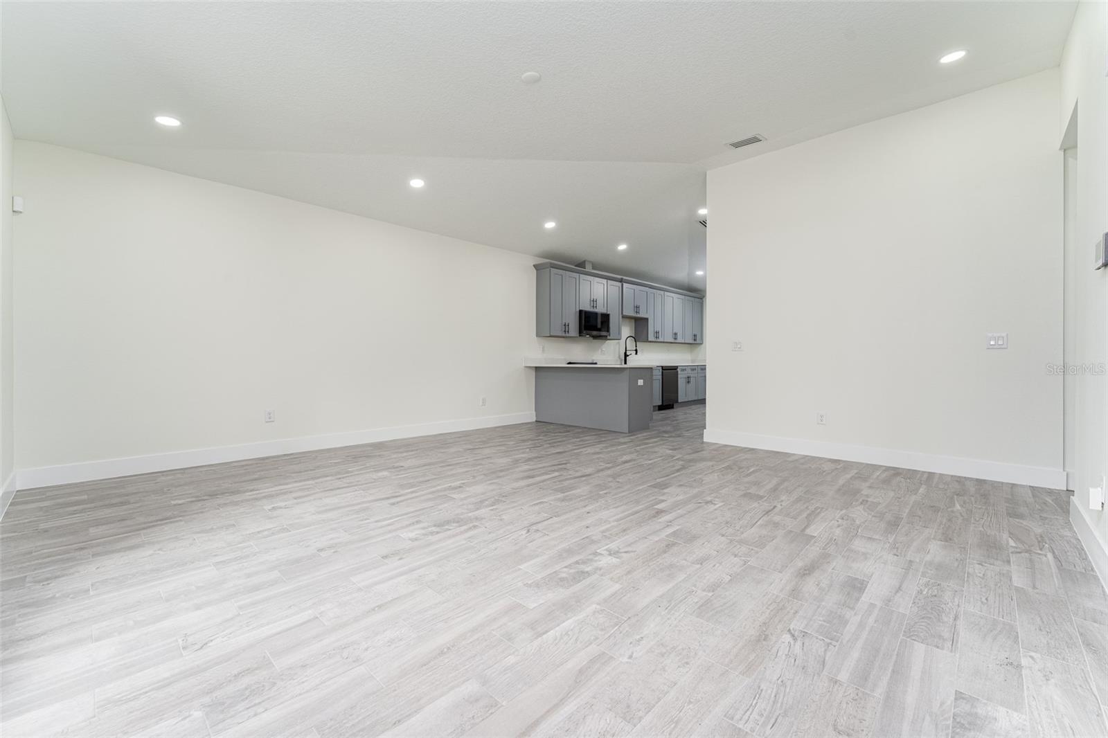 Image 11 of 48 For 2921 La Salle Street