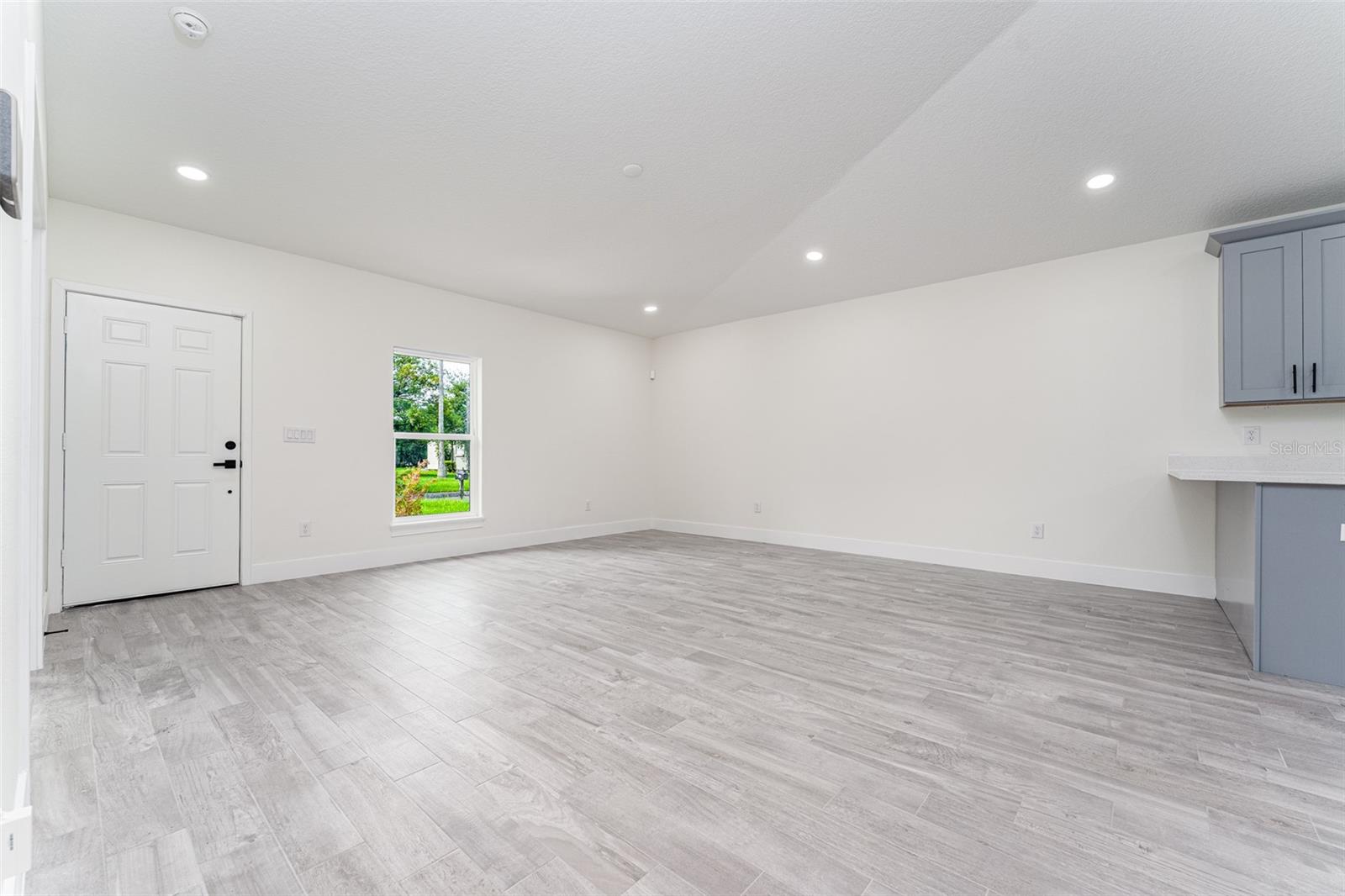 Image 12 of 48 For 2921 La Salle Street