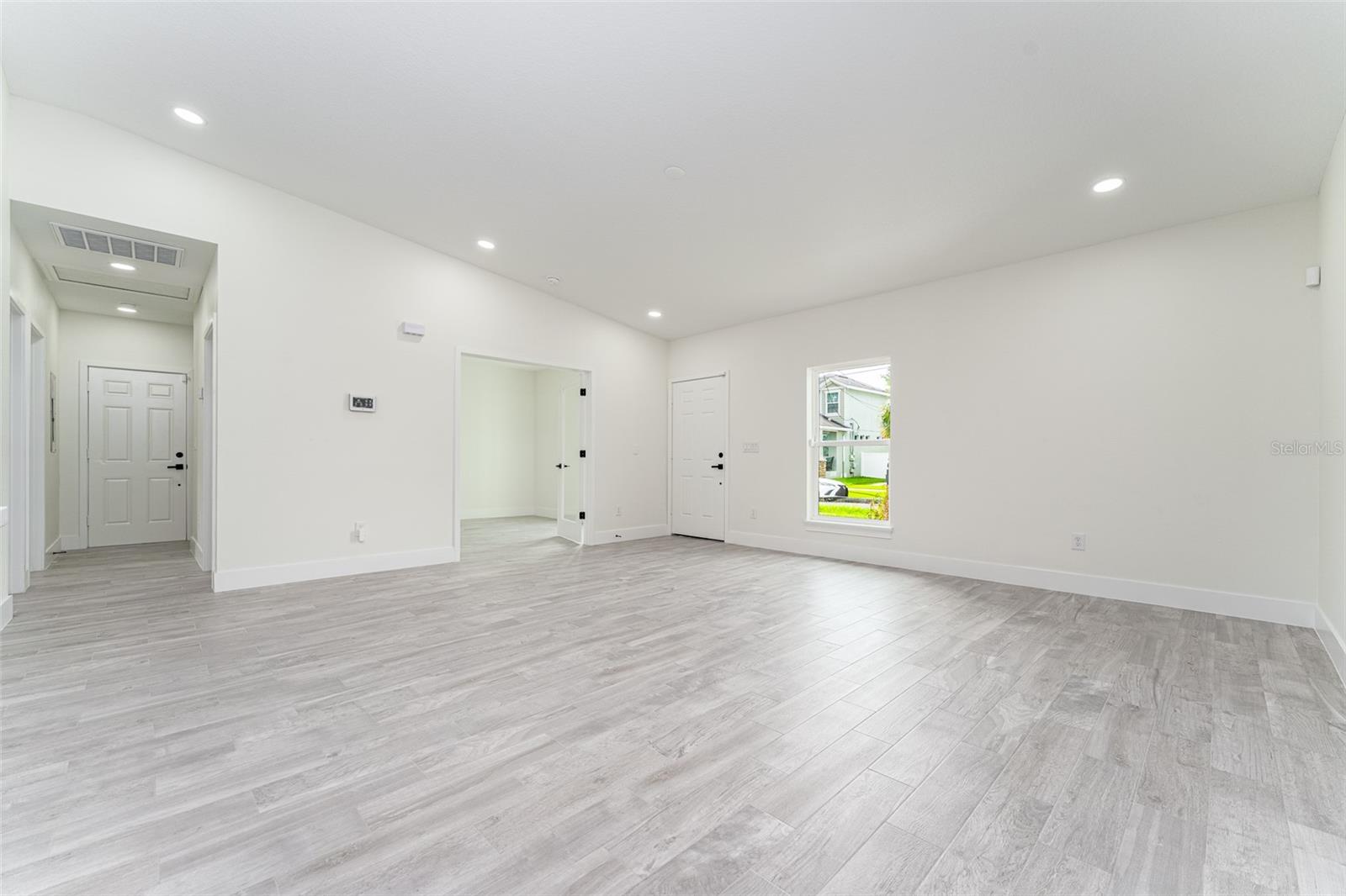 Image 13 of 48 For 2921 La Salle Street