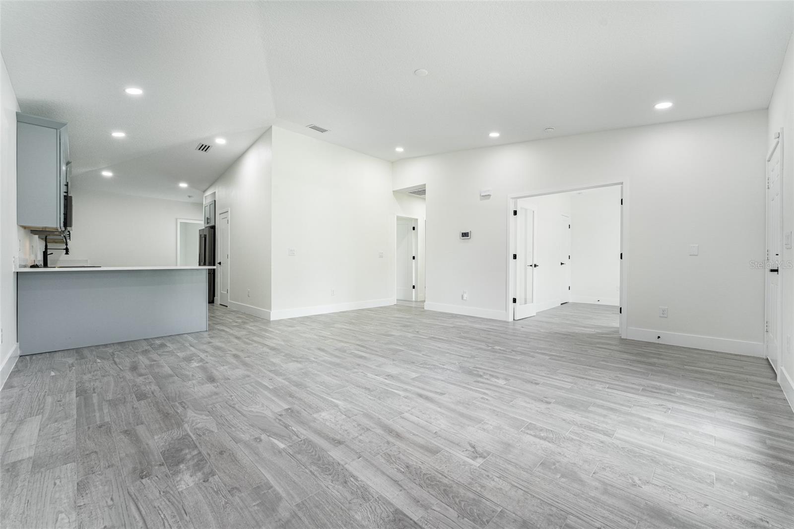 Image 14 of 48 For 2921 La Salle Street