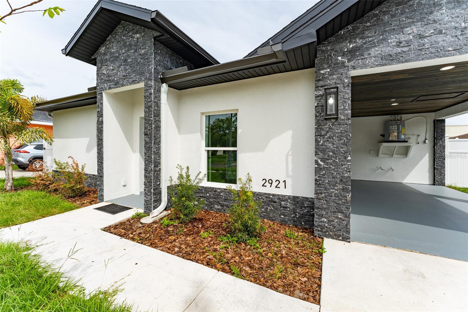 Image 4 of 48 For 2921 La Salle Street