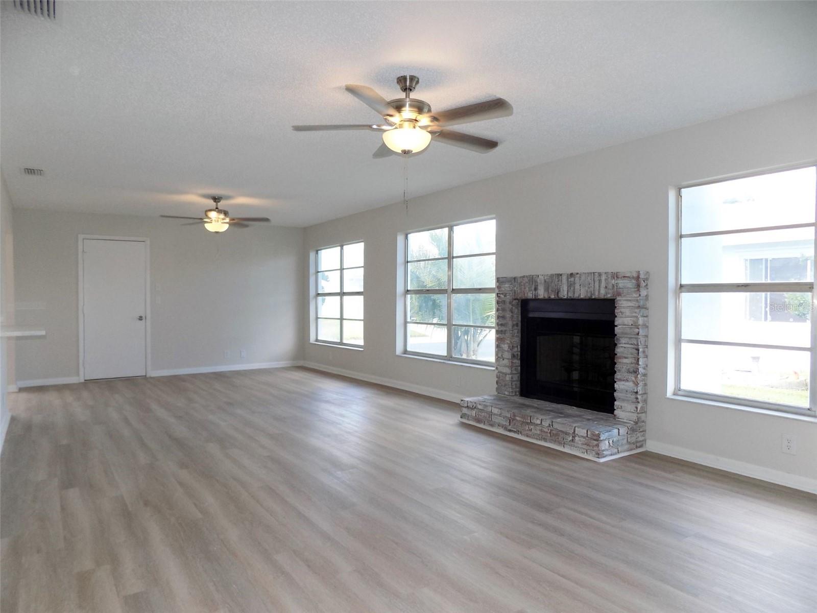 Image 21 of 38 For 9255 36th Way N