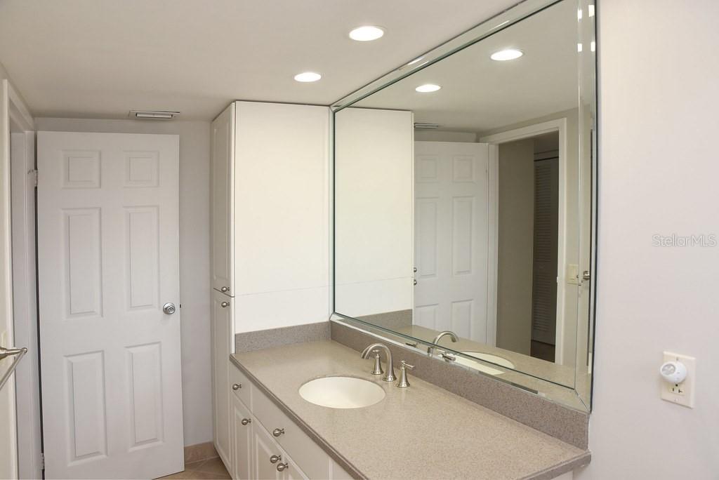 Image 37 of 79 For 5108 Brittany Drive S 405