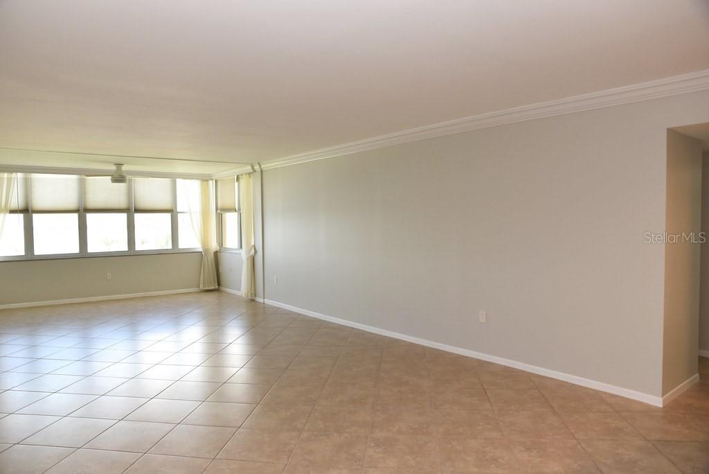 Image 42 of 79 For 5108 Brittany Drive S 405