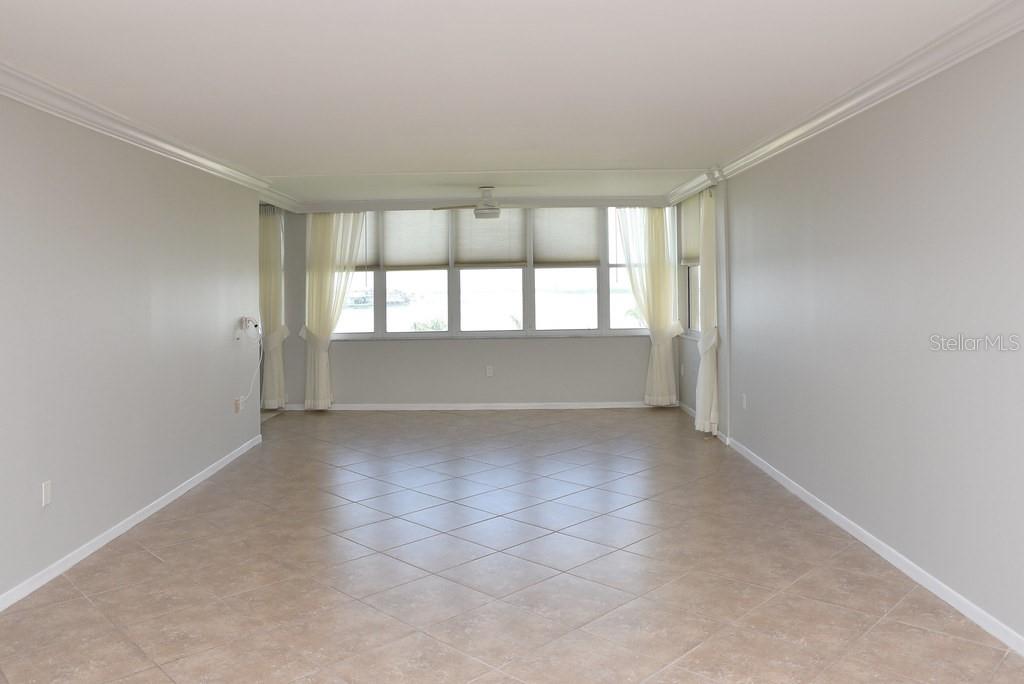 Image 7 of 79 For 5108 Brittany Drive S 405