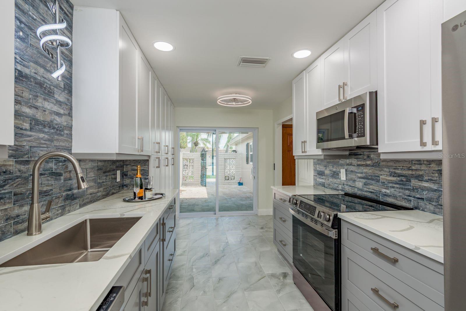 Image 9 of 62 For 417 Boca Ciega Point Boulevard N 417