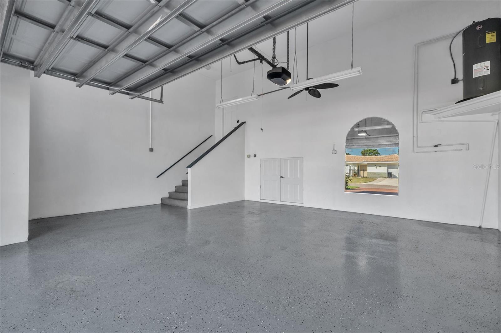 Image 18 of 34 For 112 Leeward Island