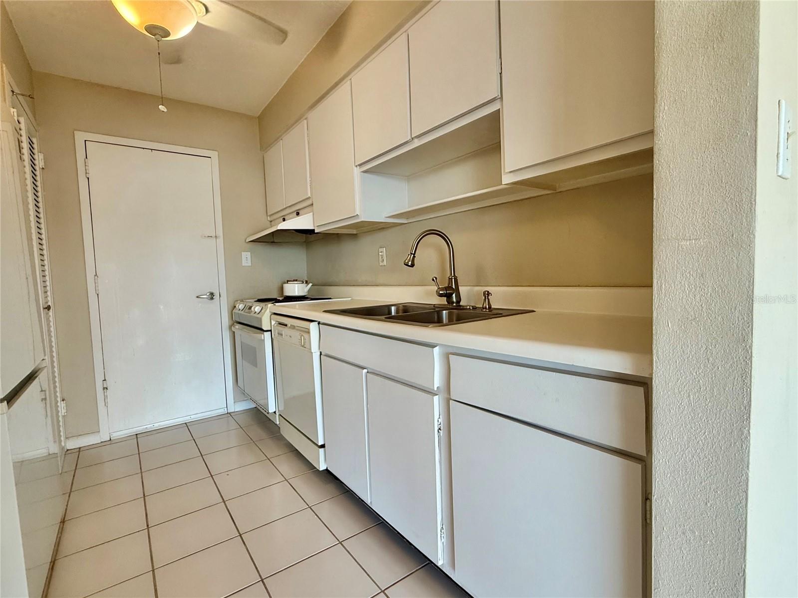 Image 10 of 41 For 7200 Sunshine Skyway Lane S 10c