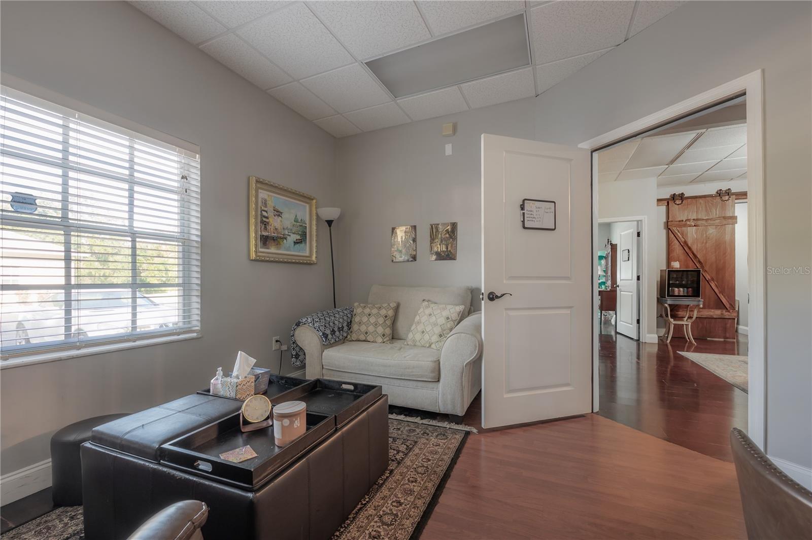 Listing photo id 8 for 160 Bloomingdale Avenue