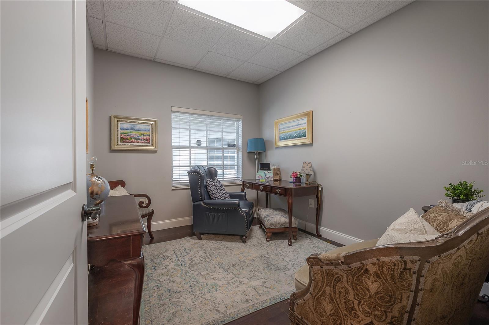 Listing photo id 9 for 160 Bloomingdale Avenue
