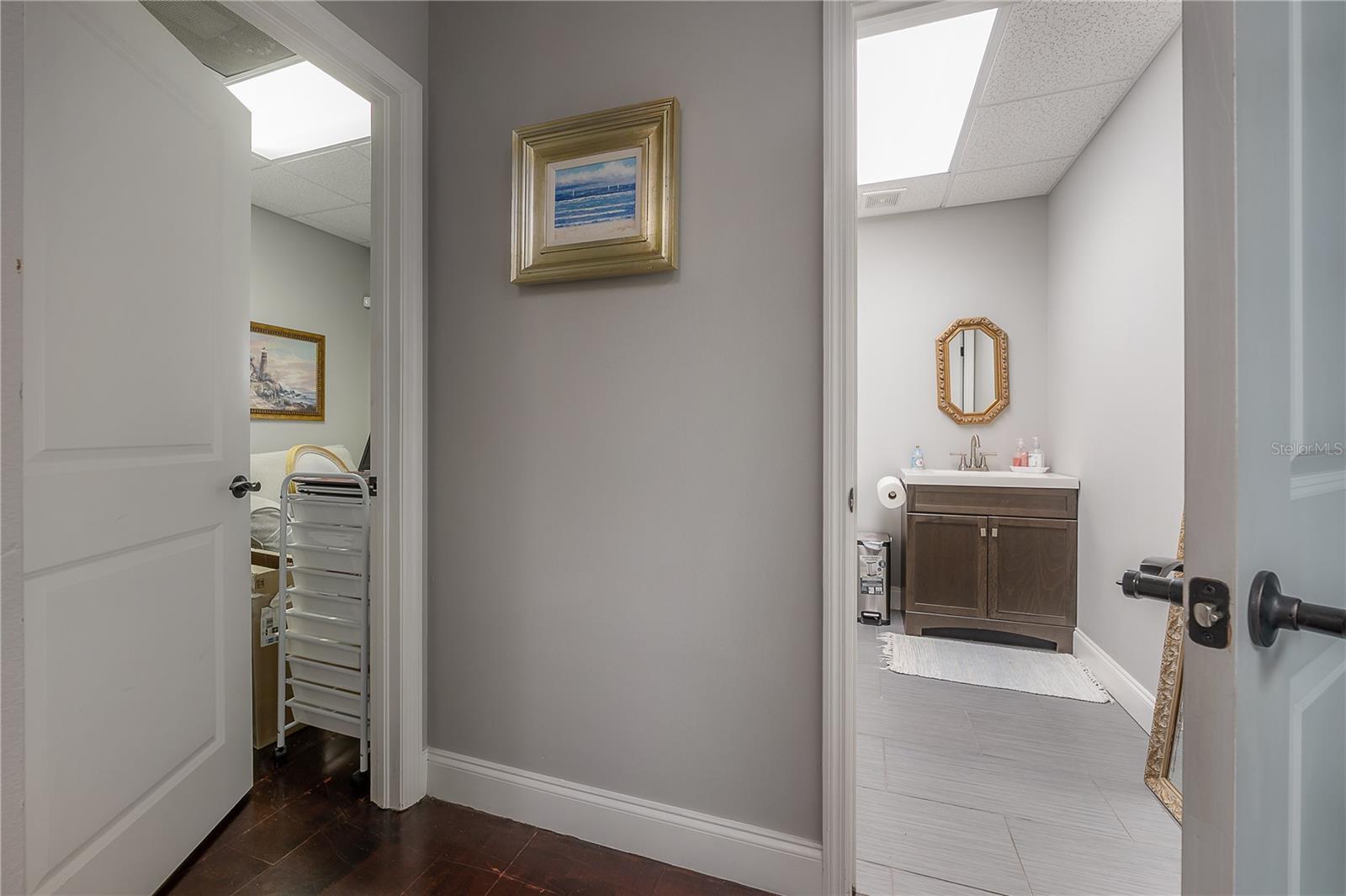 Listing photo id 12 for 160 Bloomingdale Avenue