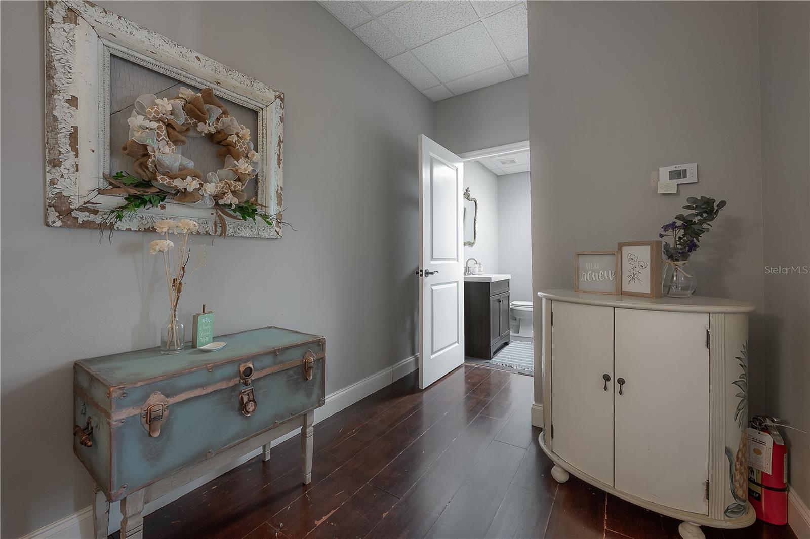 Listing photo id 14 for 160 Bloomingdale Avenue