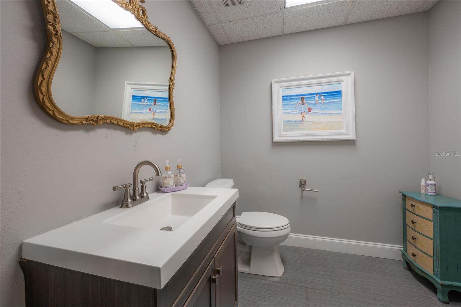 Listing photo id 15 for 160 Bloomingdale Avenue