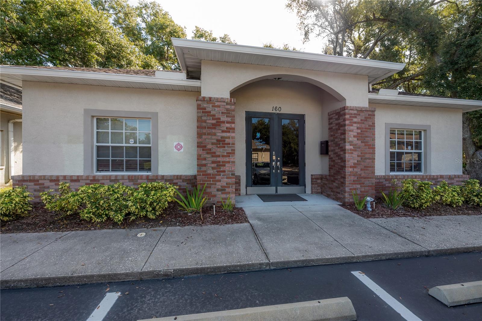 Listing photo id 0 for 160 Bloomingdale Avenue