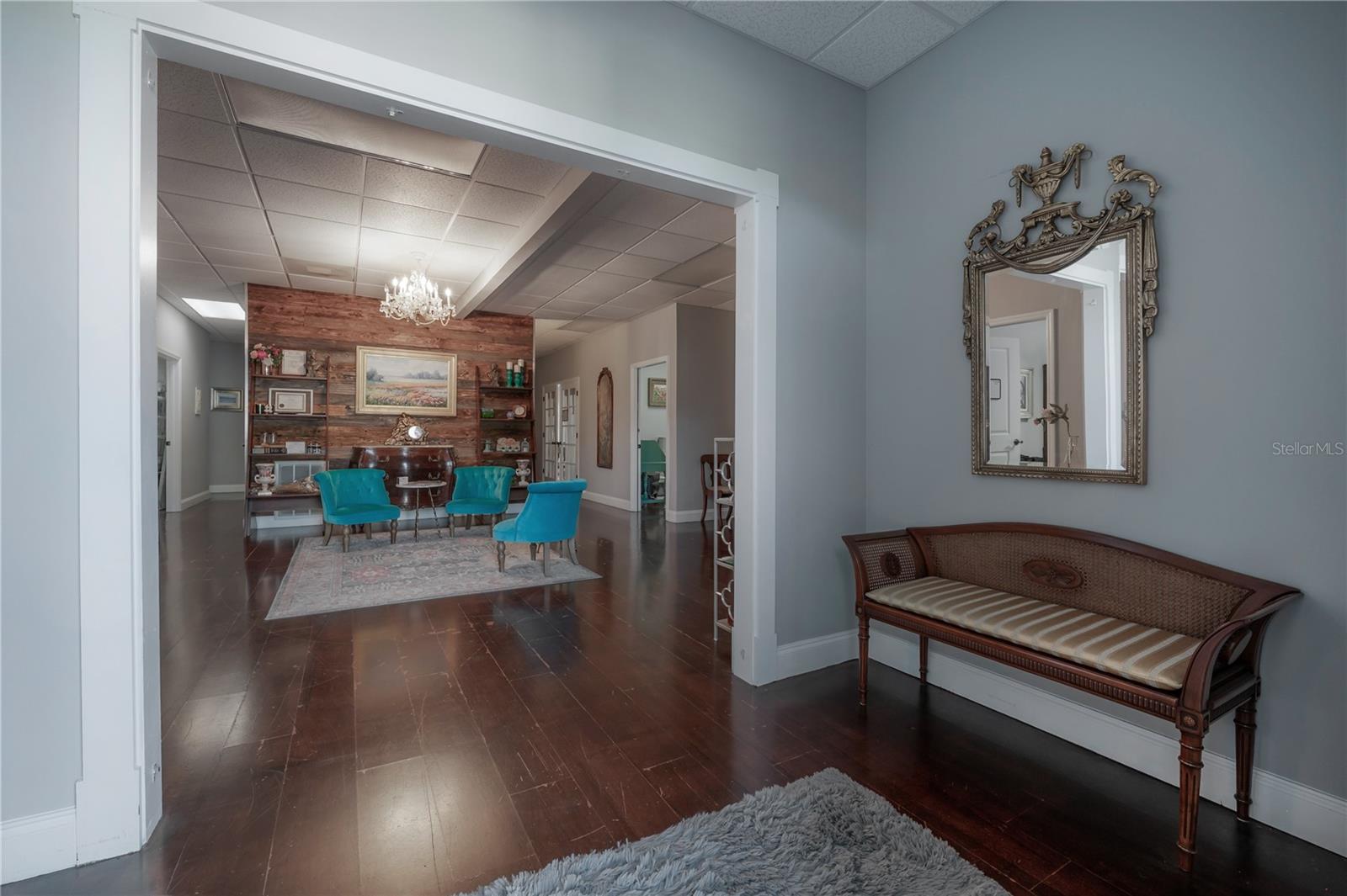 Listing photo id 2 for 160 Bloomingdale Avenue