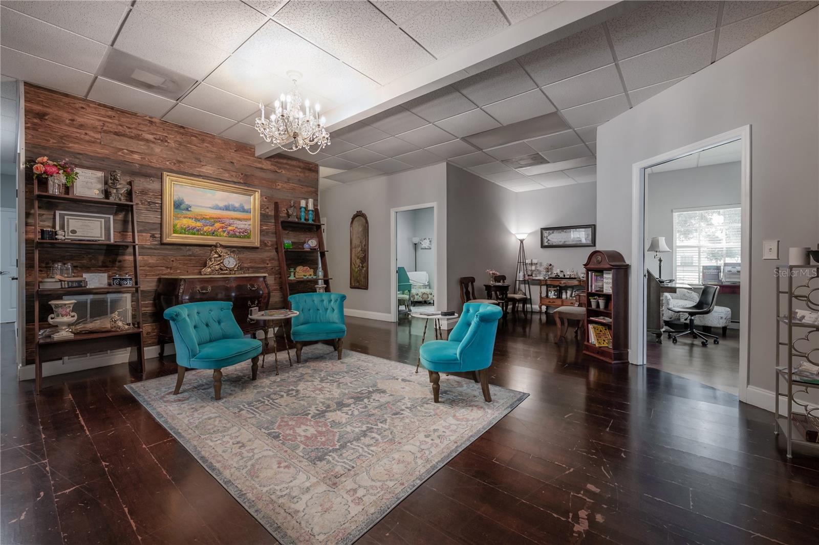 Listing photo id 4 for 160 Bloomingdale Avenue