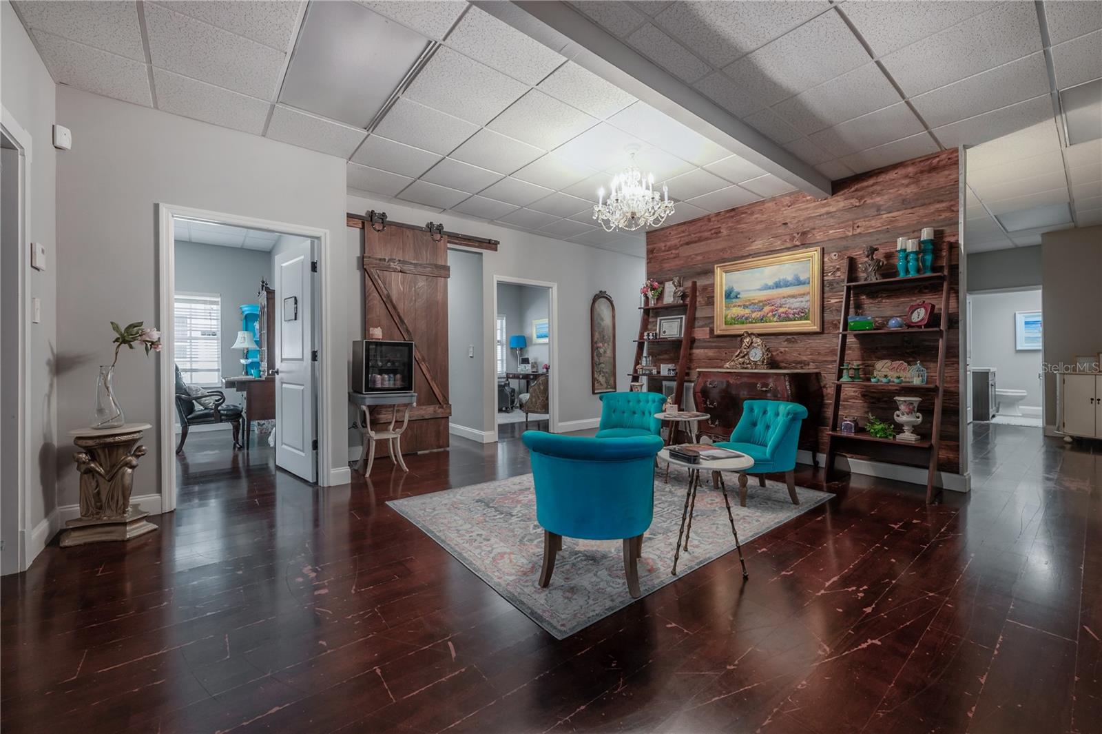 Listing photo id 5 for 160 Bloomingdale Avenue