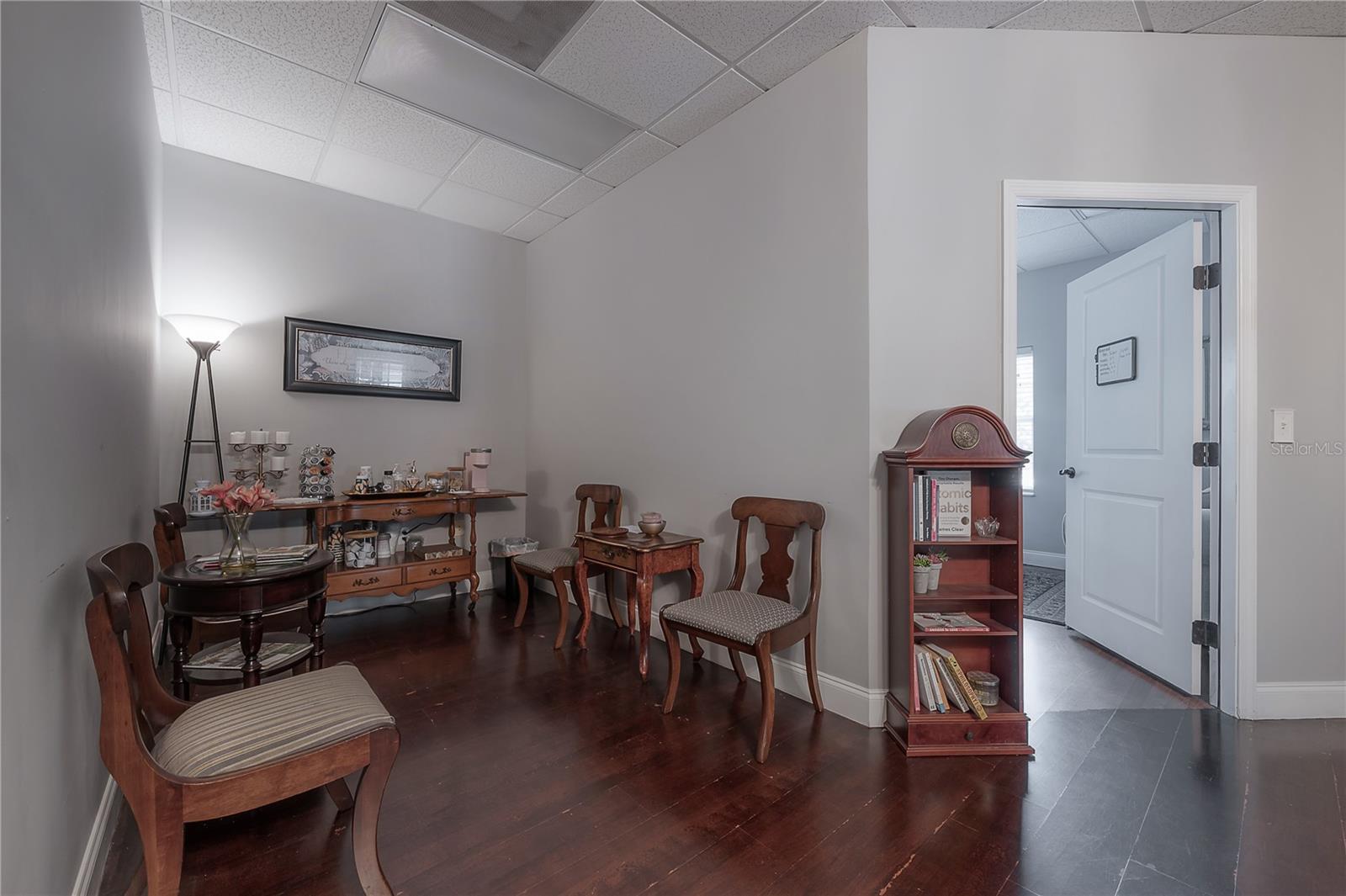 Listing photo id 6 for 160 Bloomingdale Avenue