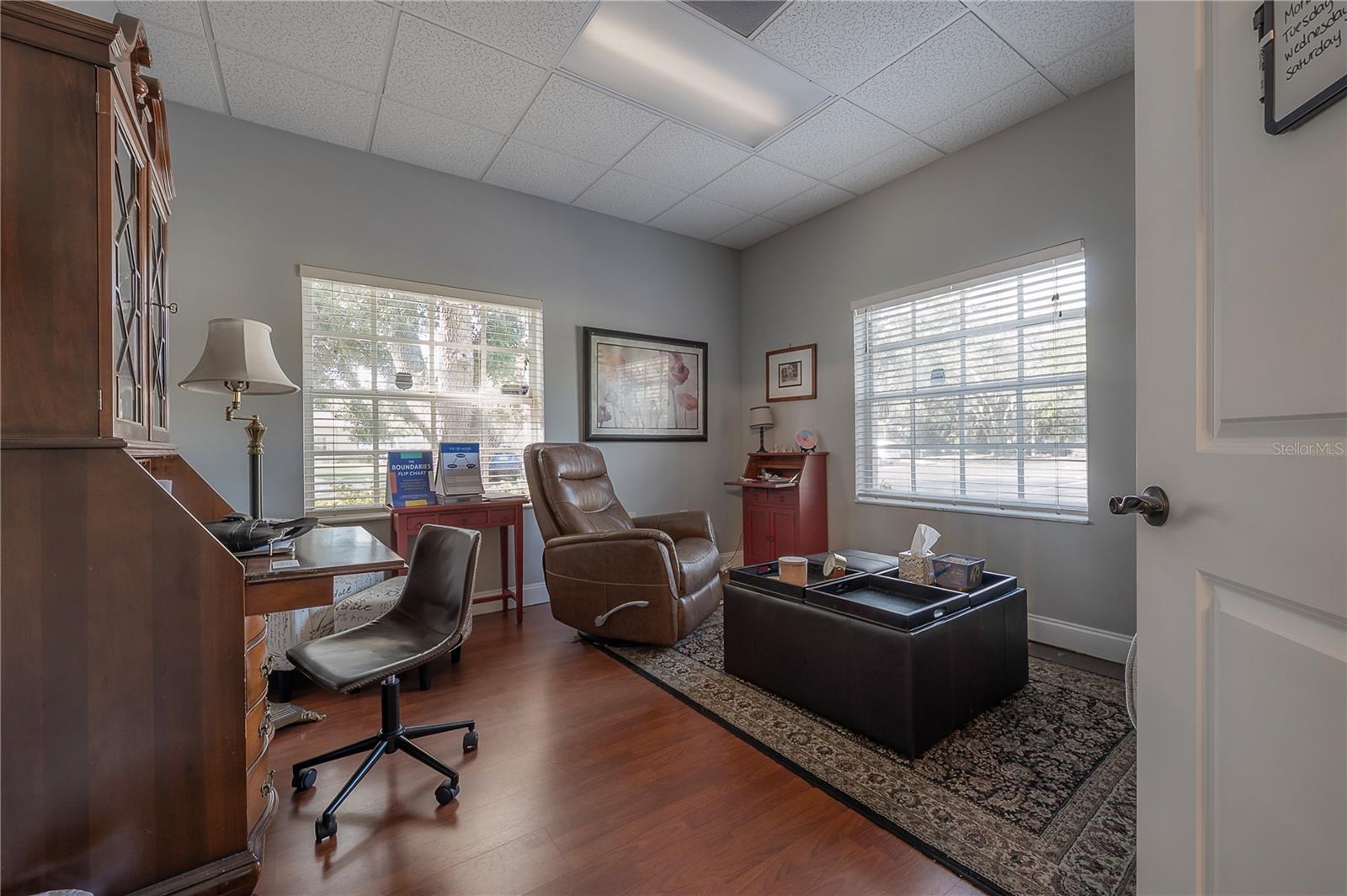 Listing photo id 7 for 160 Bloomingdale Avenue