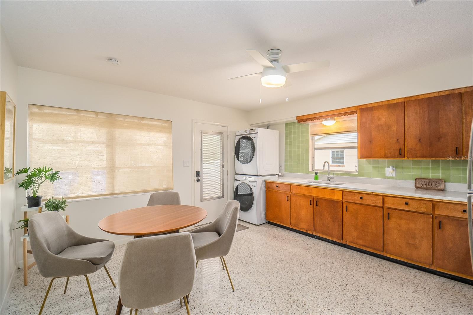 Image 4 of 11 For 723 Wilson Avenue