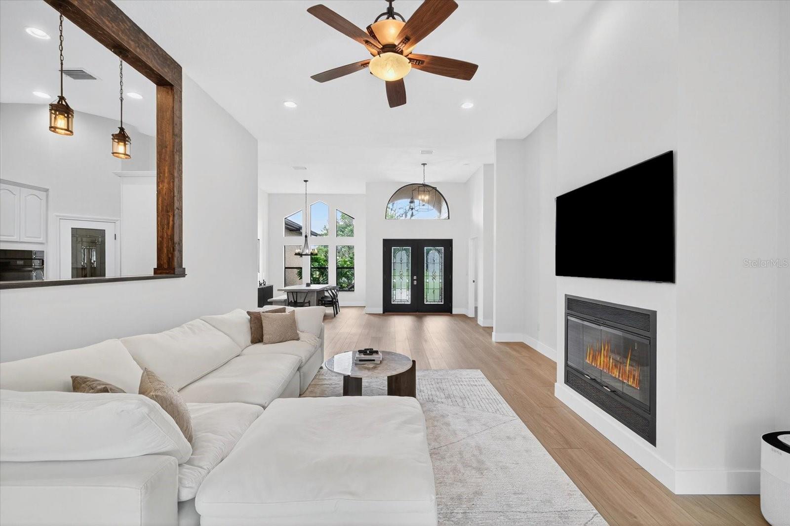 Image 14 of 82 For 6428 Barcellona Road