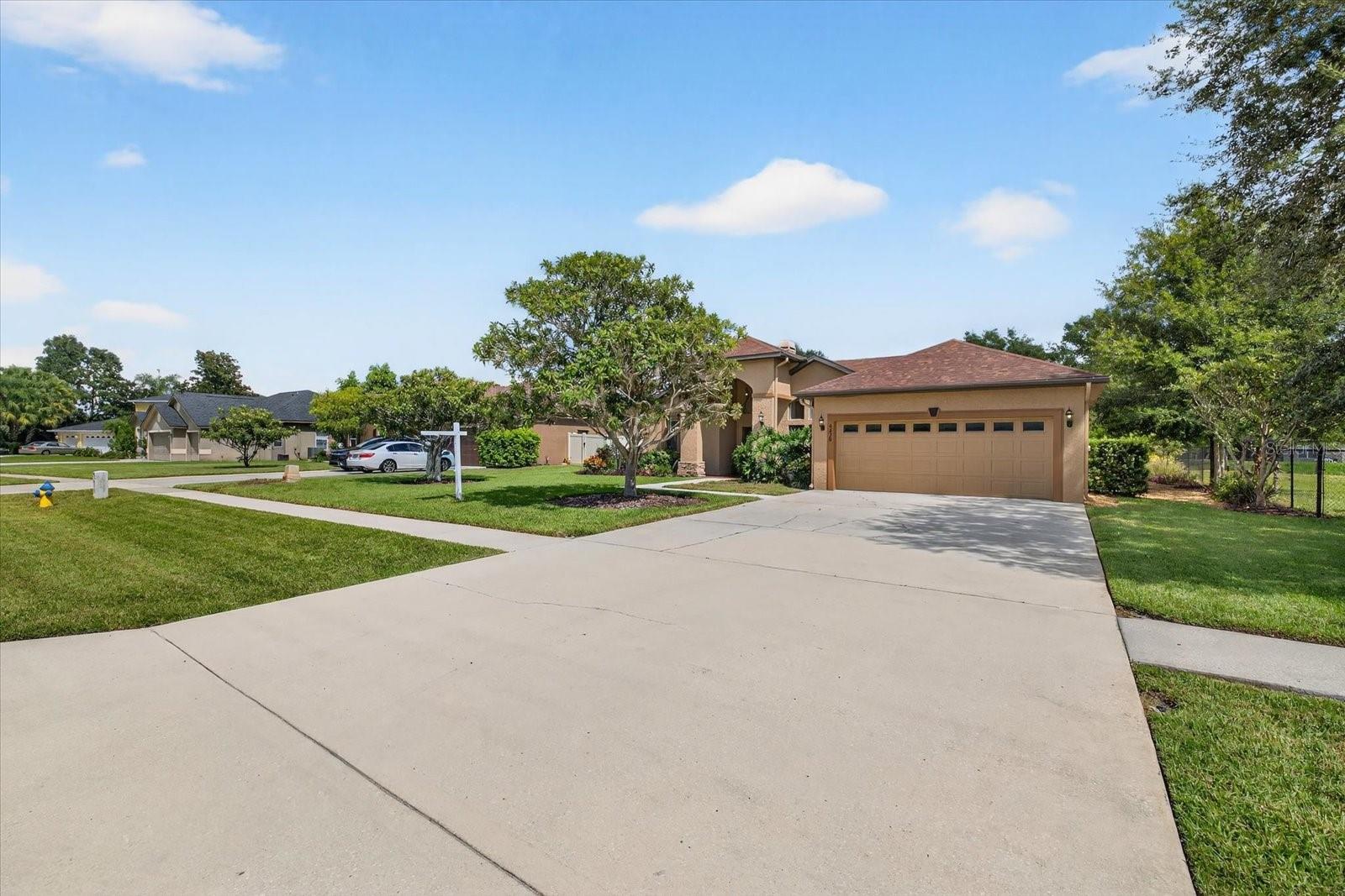 Image 4 of 82 For 6428 Barcellona Road