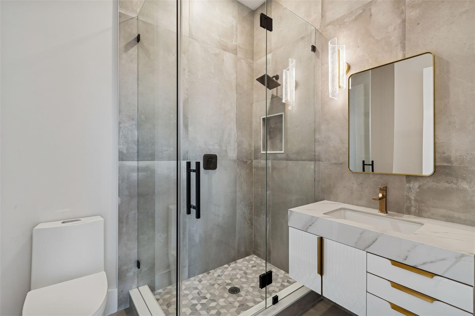 Image 35 of 45 For 810 Braddock Street