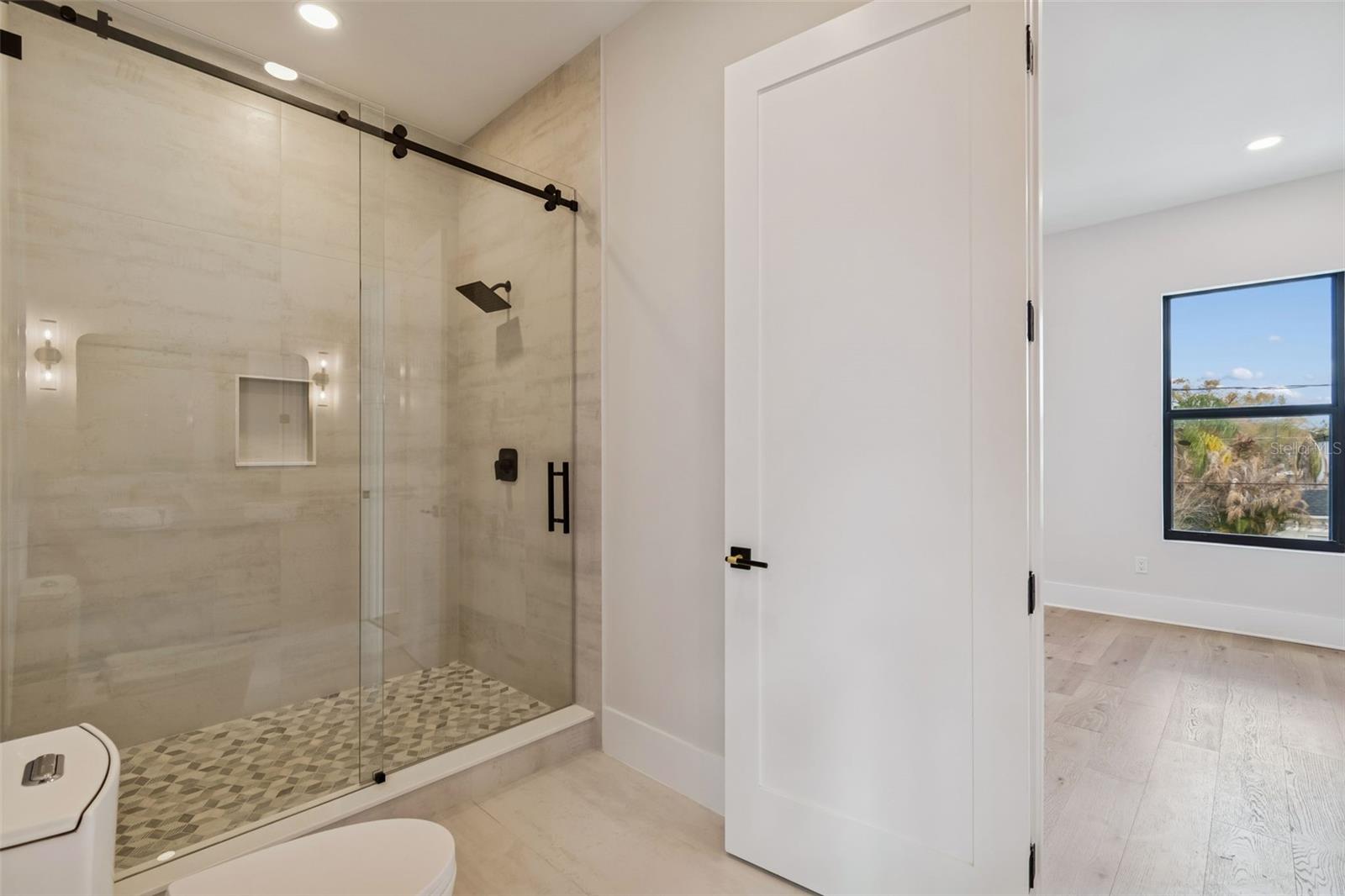 Image 40 of 45 For 810 Braddock Street