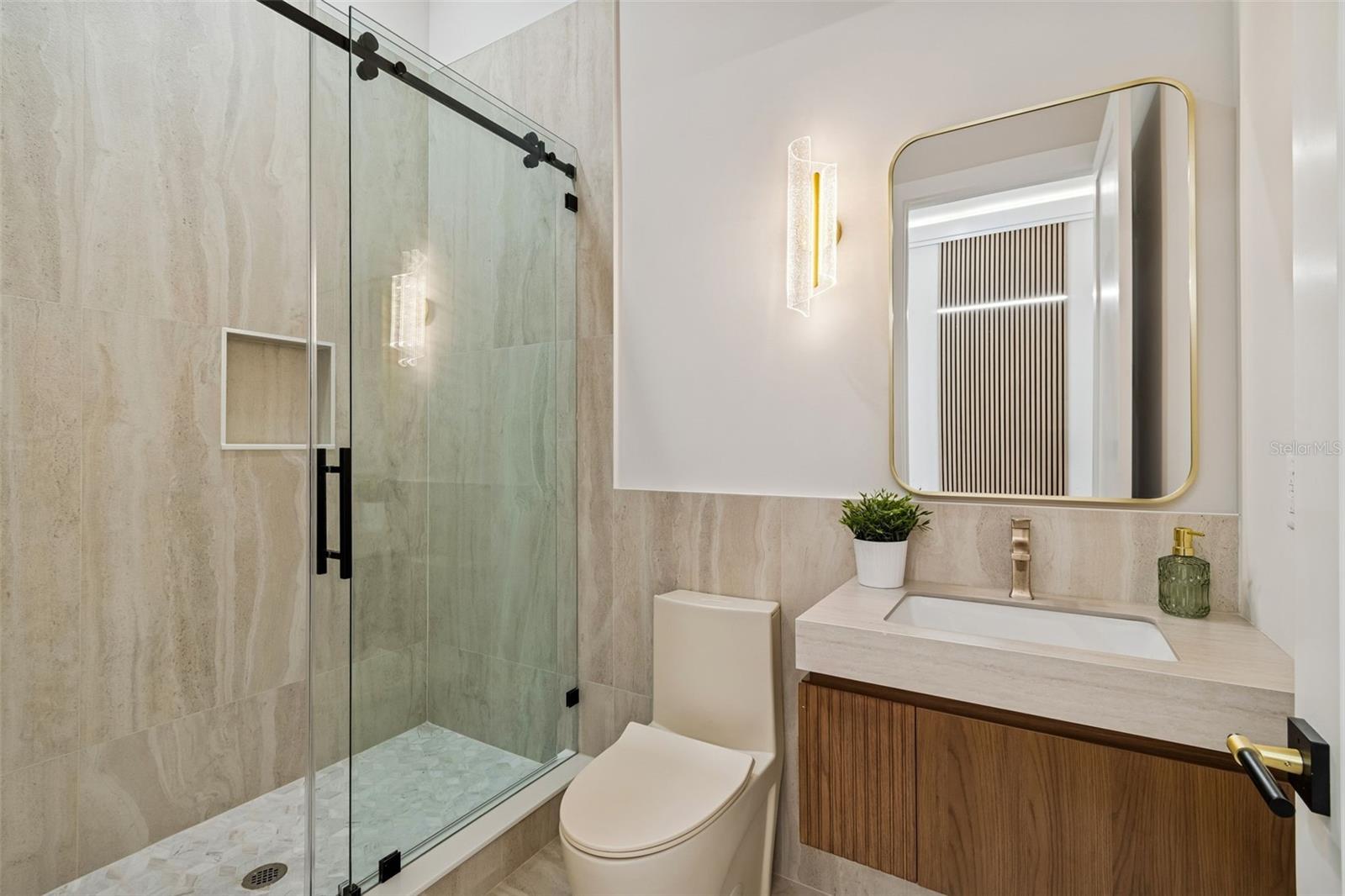 Image 5 of 45 For 810 Braddock Street