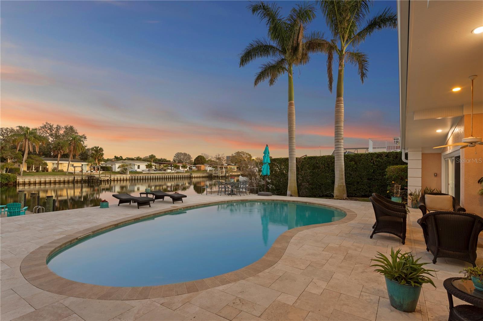 Listing photo id 34 for 3943 Fontainebleau Drive