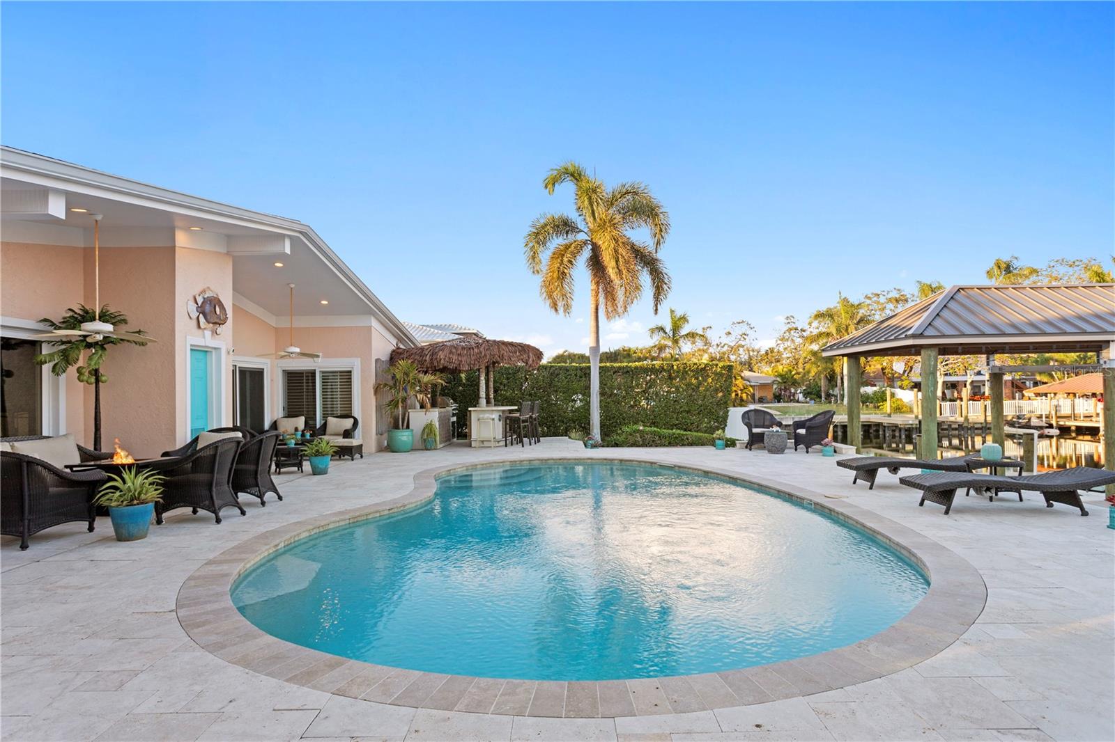 Listing photo id 38 for 3943 Fontainebleau Drive
