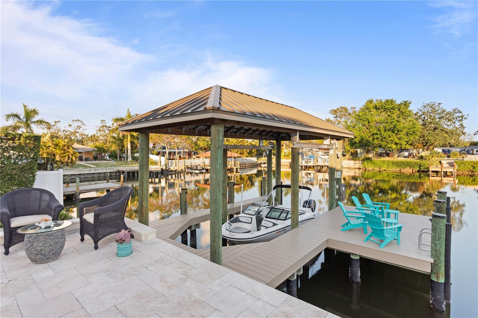 Listing photo id 41 for 3943 Fontainebleau Drive